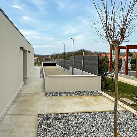 Holiday home Carlotta Vizinada